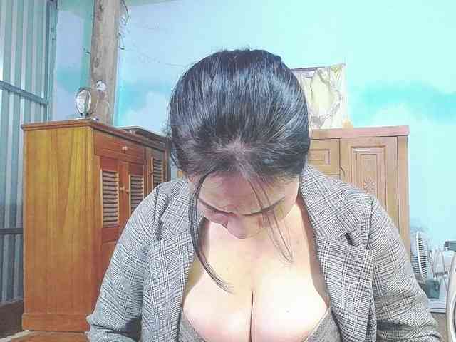 EllaShow93 webcam