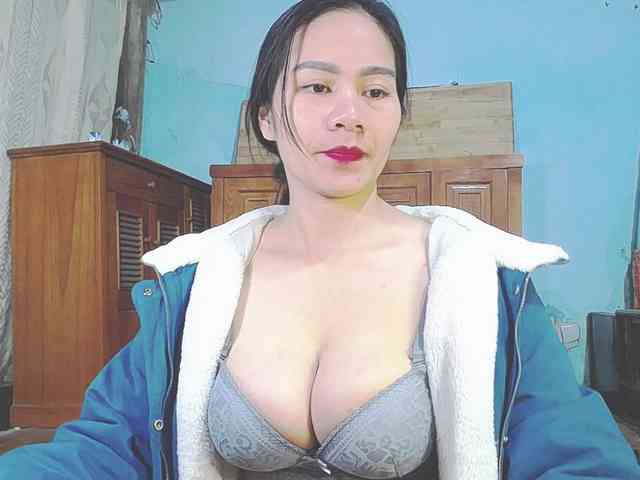 EllaShow93 Live Webcam on BongaCams