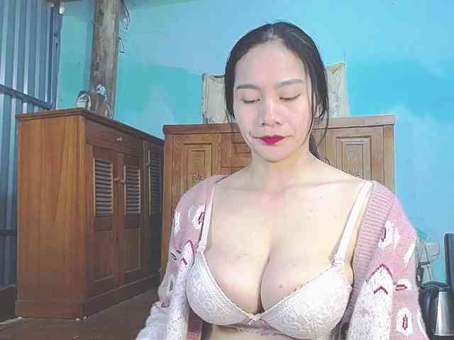 EllaShow93 Live Webcam on {site_name}