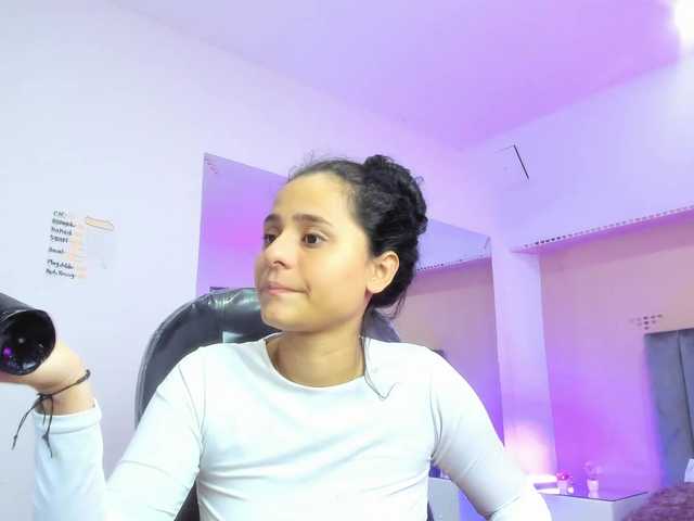 Giselle-Roldan's BongaCams show and profile