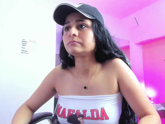 Giselle-Roldan's BongaCams show and profile