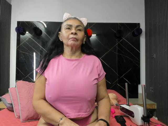 cloeerabbyt's BongaCams show and profile