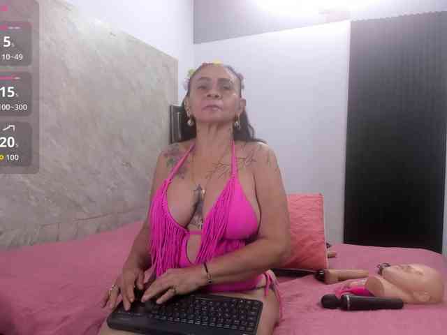 cloeerabbyt Live Webcam on BongaCams