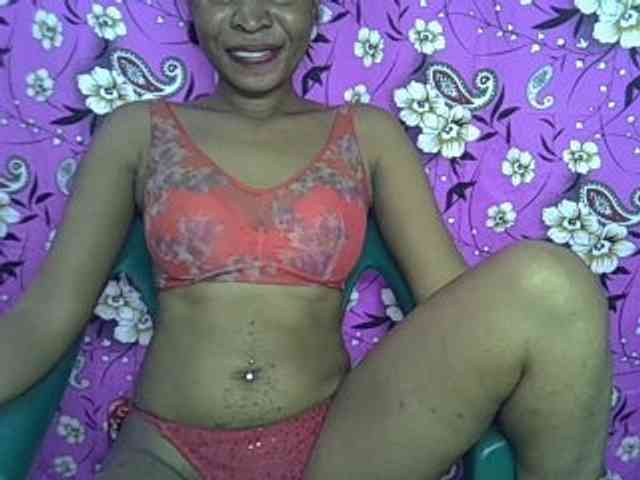 Lillteblackgirl webcam