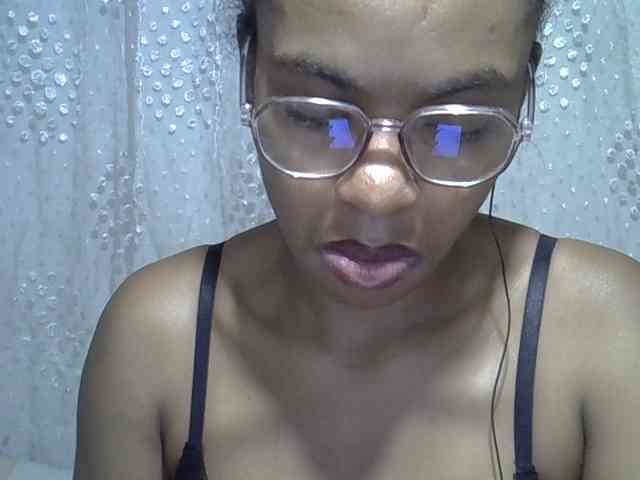 Lillteblackgirl webcam