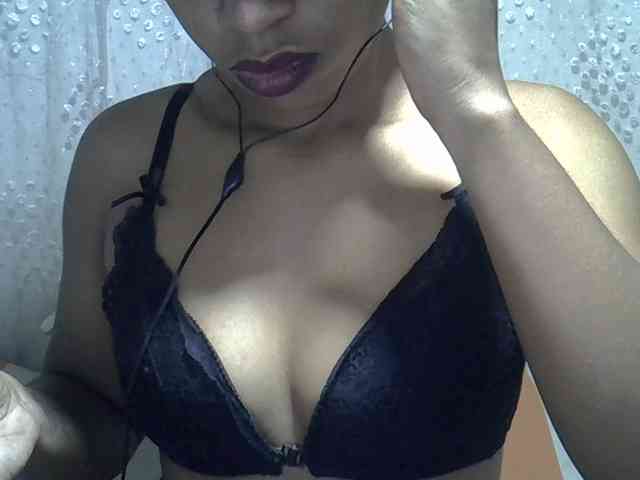 Lillteblackgirl bongacams