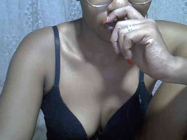 Lillteblackgirl webcam