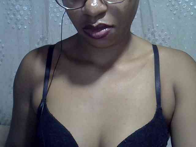 Lillteblackgirl webcam