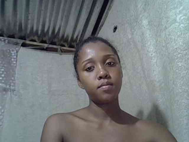 Lillteblackgirl webcam