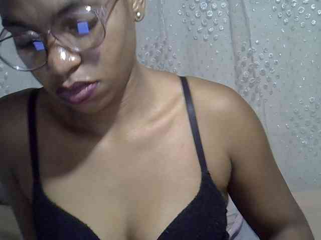 Lillteblackgirl webcam