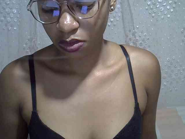 Lillteblackgirl webcam