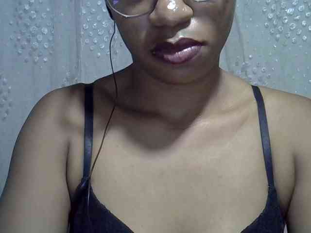 Lillteblackgirl webcam