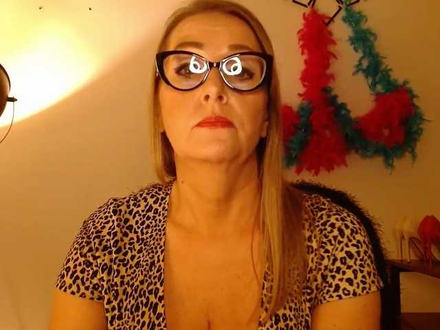 LEAperfect from BongaCams is Freechat