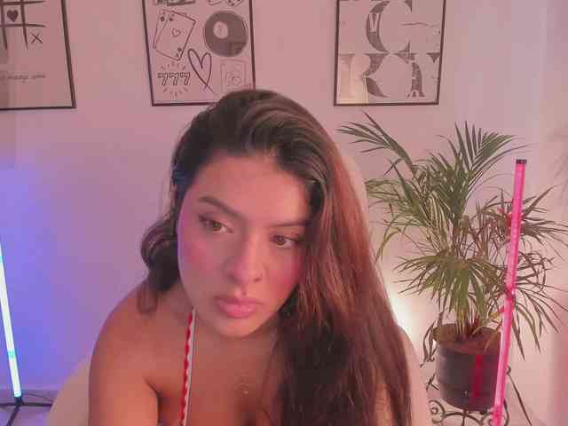 NiaEvans webcam