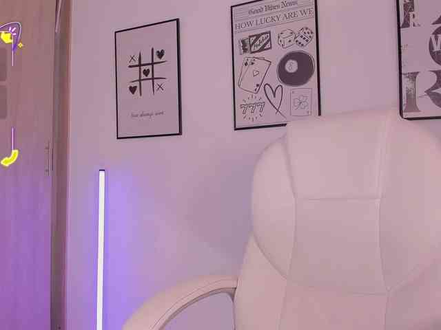 NiaEvans webcam