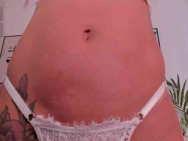 NiaEvans webcam