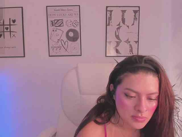 NiaEvans webcam