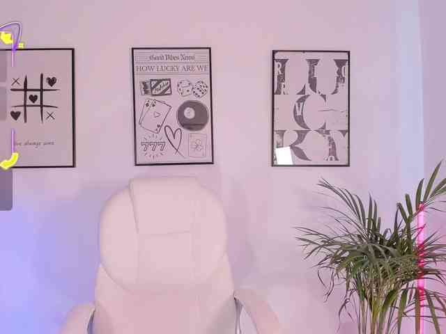 NiaEvans webcam