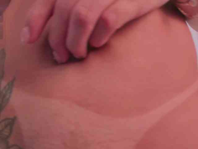 NiaEvans webcam