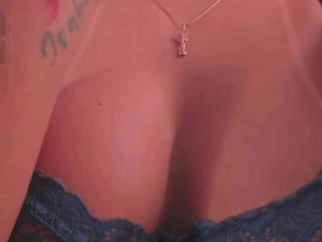 NiaEvans webcam