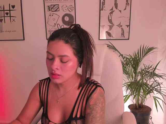 NiaEvans webcam