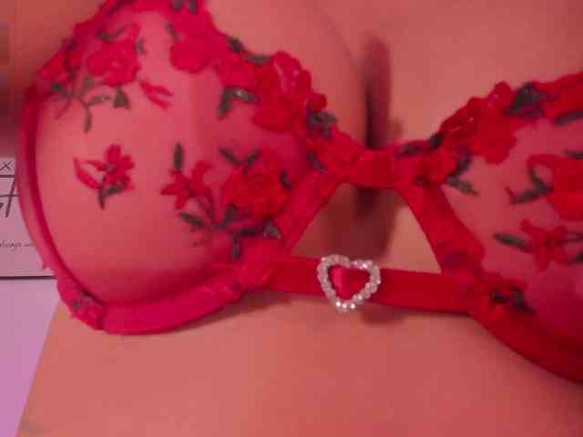 NiaEvans webcam