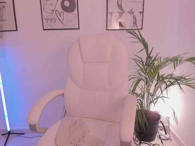 NiaEvans webcam