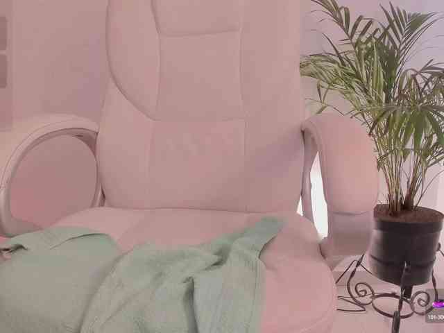 NiaEvans webcam