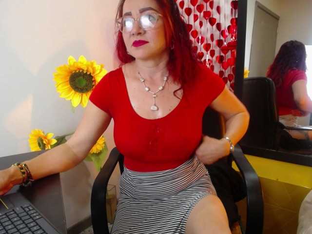 Lupita223's BongaCams show and profile