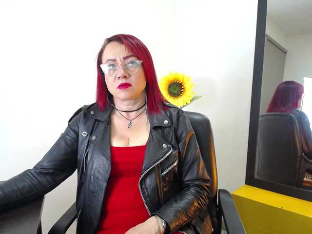Lupita223's BongaCams show and profile