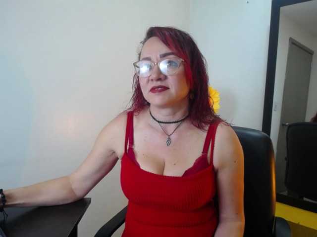 Lupita223's BongaCams show and profile