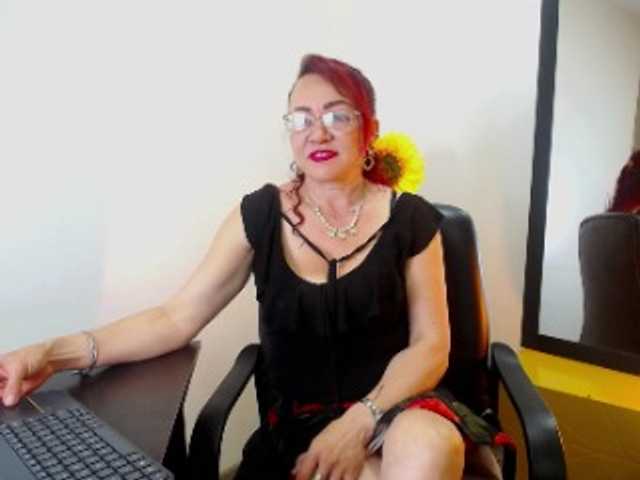 Lupita223's BongaCams show and profile