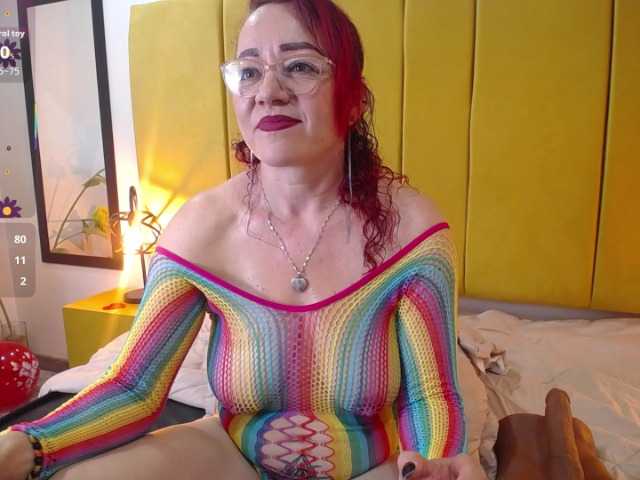 Lupita223's BongaCams show and profile