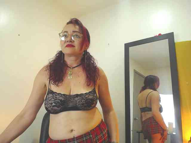 Lupita223 webcam