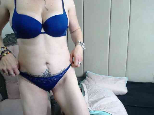 Lupita223 webcam