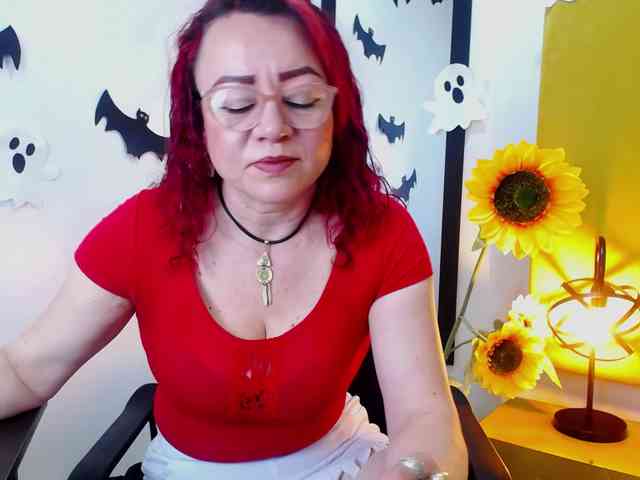 Lupita223 webcam