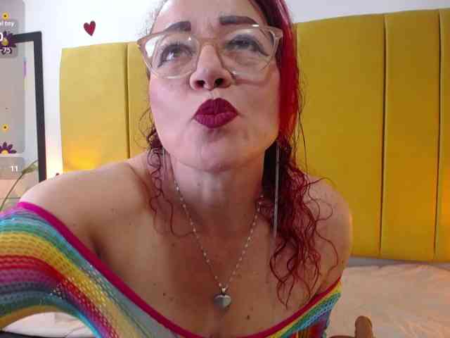 Lupita223 webcam