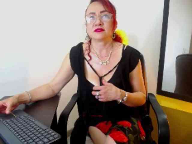 Lupita223 webcam