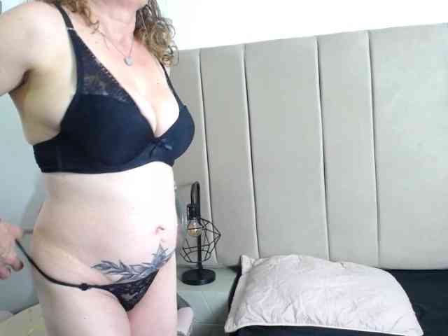 Lupita223 webcam