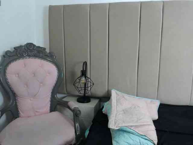Lupita223 webcam