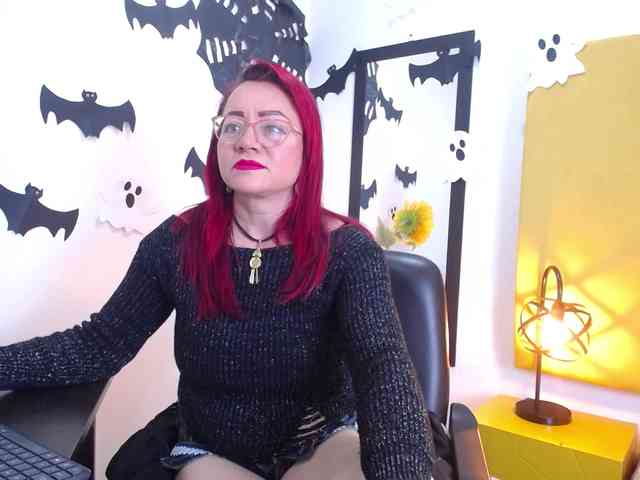 Lupita223 webcam