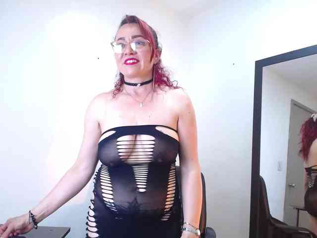 Lupita223 webcam