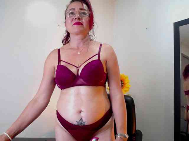 Lupita223 webcam