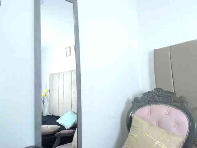 Lupita223 webcam
