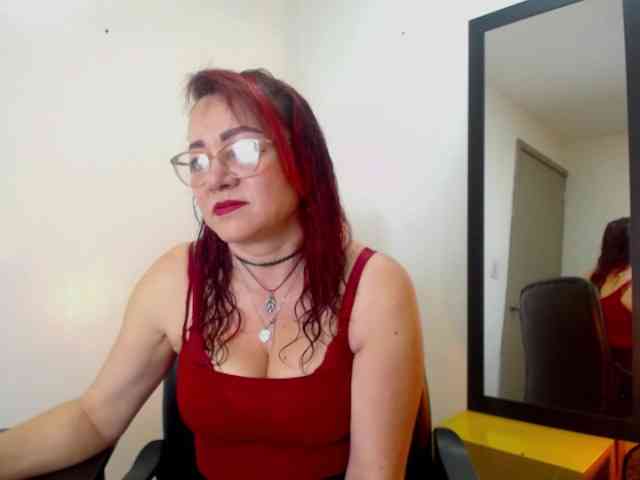 Lupita223 webcam