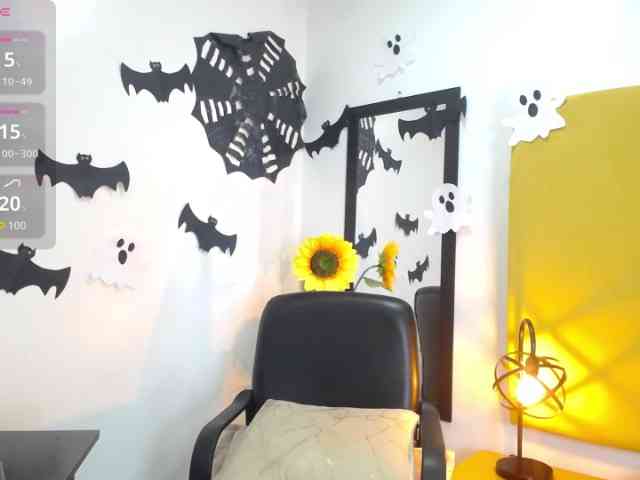 Lupita223 webcam
