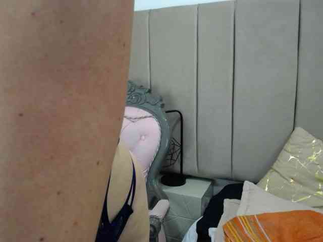 Lupita223 webcam