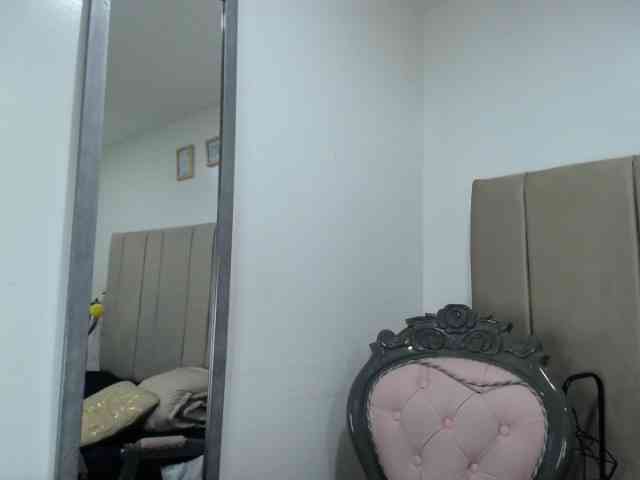 Lupita223 webcam