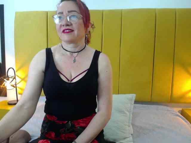 Lupita223 webcam
