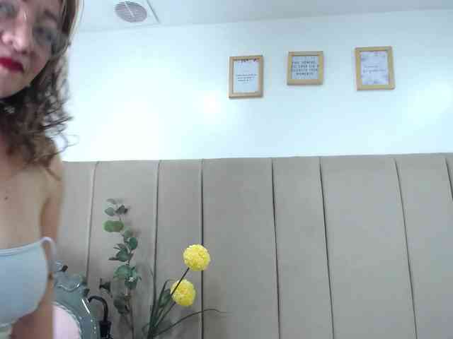 Lupita223 webcam